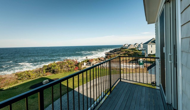Stunning Seaside Luxury Retreat with Amazing Ocean Views: One of York's BEST