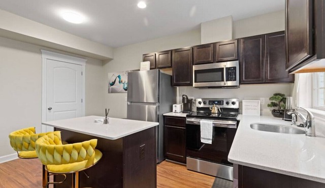 Stylish and Comfortable 1-BR in the Heart of Detroit