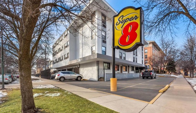 Super 8 by Wyndham Chicago IL