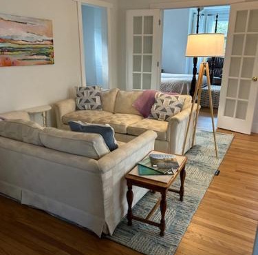 Suzy Q's Cozy Downtown Retreat