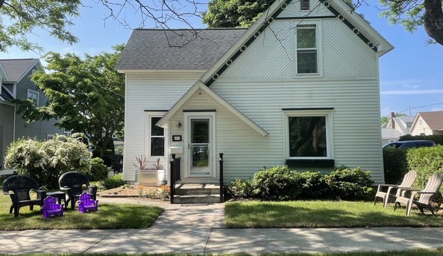 The BEST Location in Charlevoix/Historic 1870 Home/4 BR/Private Driveway