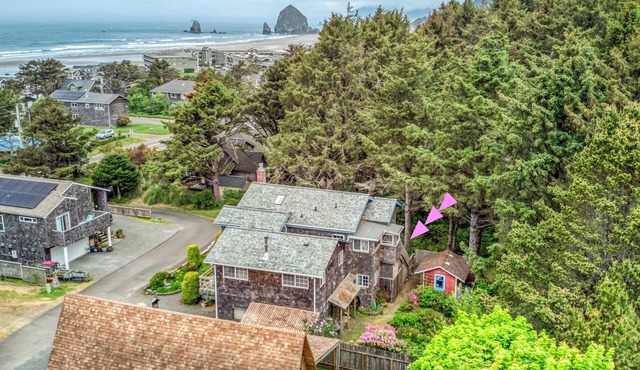 Upstairs One-Bedroom Suite Near Beach Combines Nostalgic Charm and Convenience!