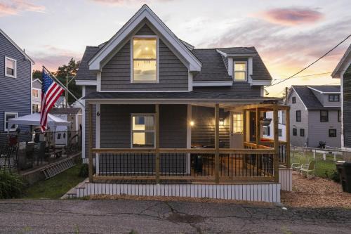 Weirs Beach Cottage - Lake Winnipesaukee Escape