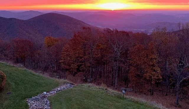 Wintergreen Ridgeline Retreat