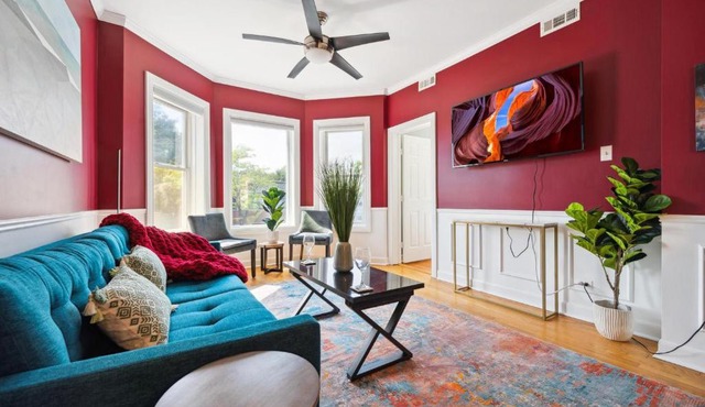 Wrigley 2BR, 1BA with Free Parking