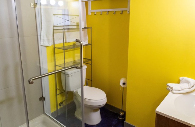 Brand New & Charming MIL In Heart Of Wallingford Walking Distance To Everything