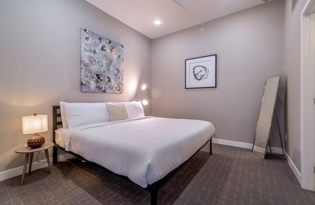 Kasa | Inviting 2BD + Walk to Dining | Des Moines