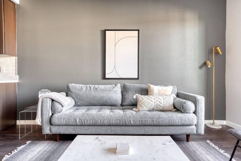 Photo of Livingroom in Downtown