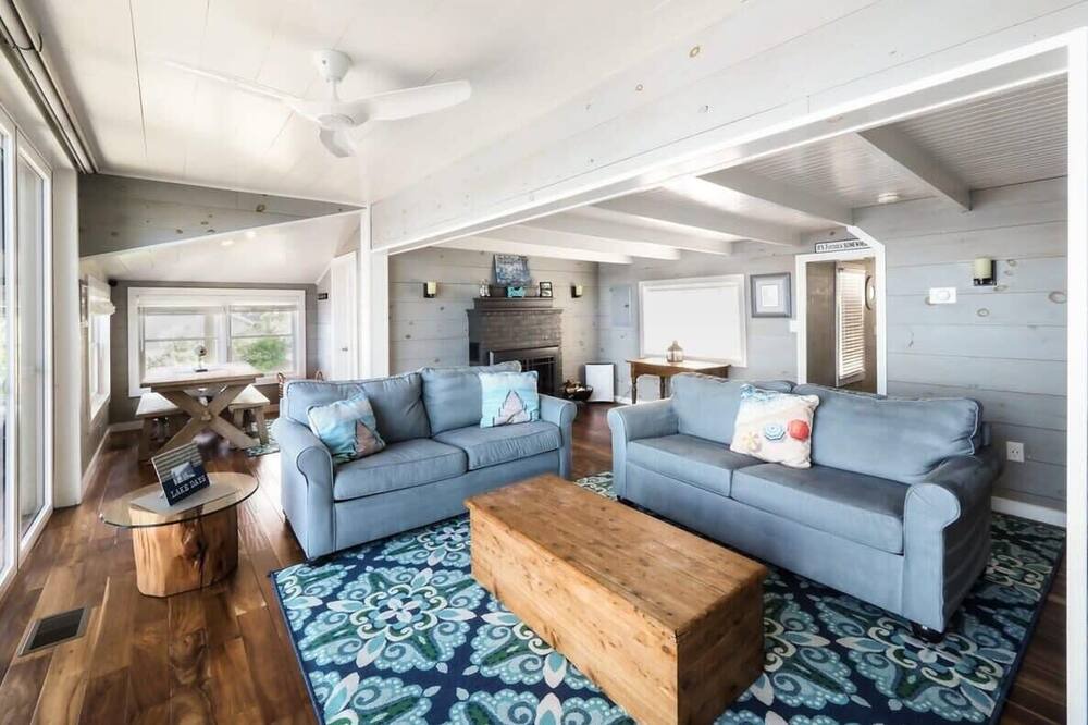 Photo of Livingroom in Amesbury