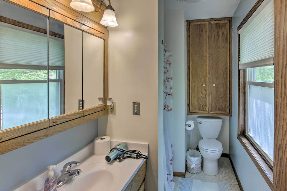 Photo of Bathroom in Wisconsin Rapids
