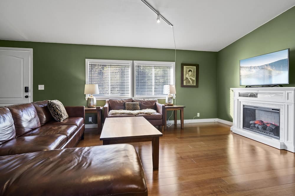 Photo of Livingroom in Ashland