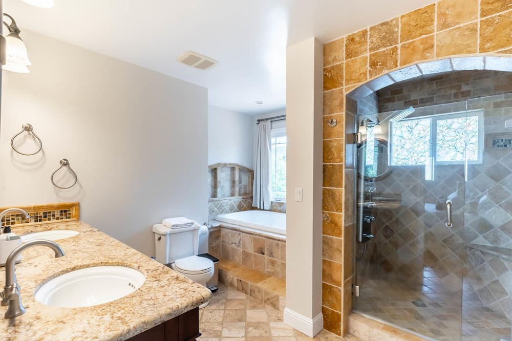 Photo of Bathroom in Cambrian