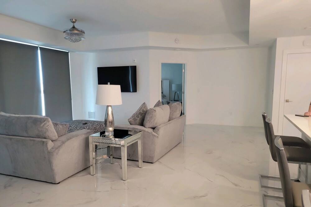Photo of Livingroom in Island Estate