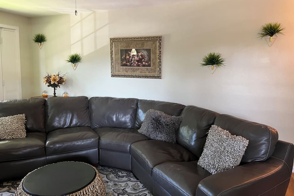 Photo of Livingroom in Glenolden