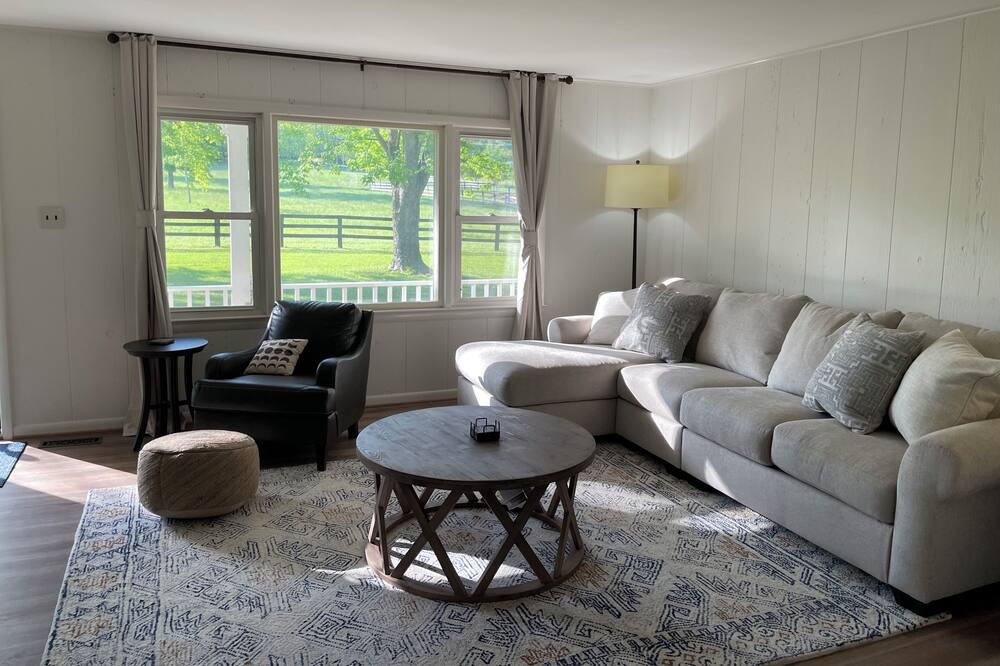 Photo of Livingroom in Bluemont