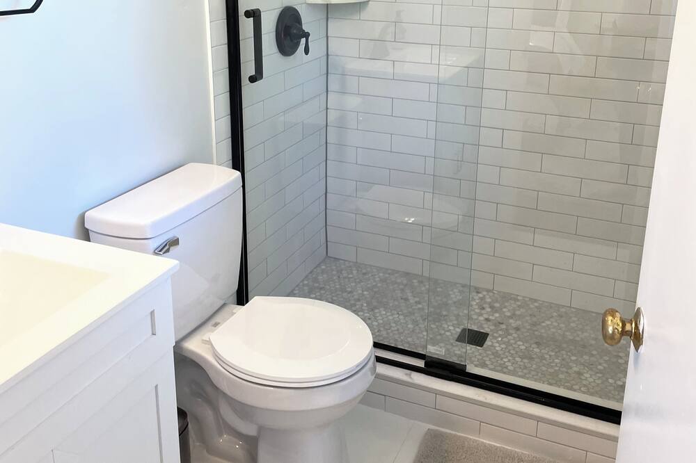 Photo of Bathroom in Bluemont