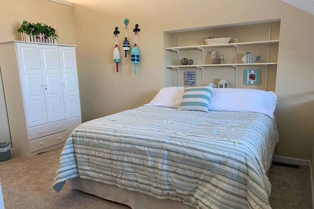 Photo of Bedroom in Spring Lake