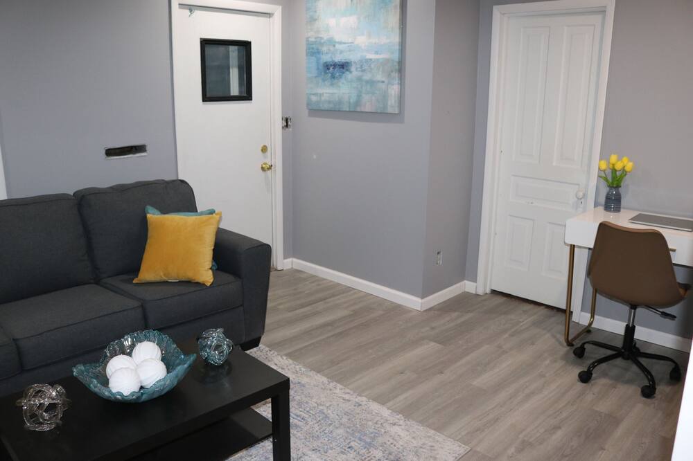 Photo of Livingroom in Flint