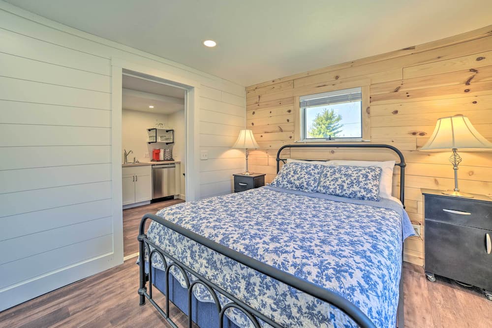 Photo of Bedroom in Kewadin