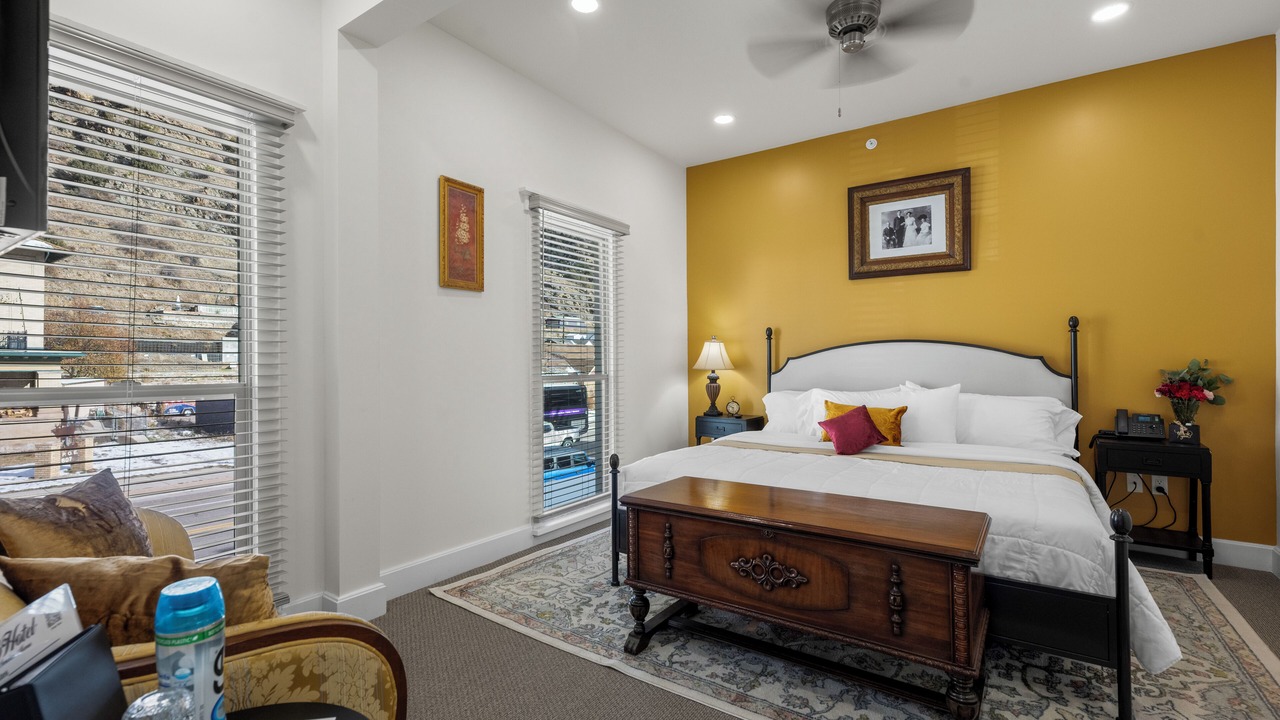 Photo of Bedroom in Idaho Springs