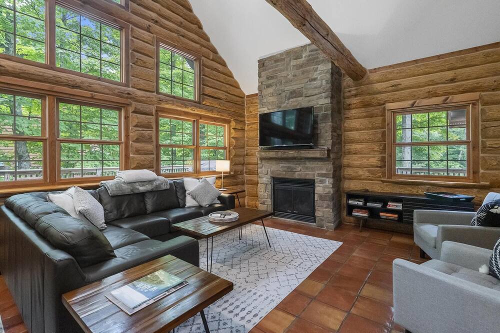 Photo of Livingroom in Harbor Springs