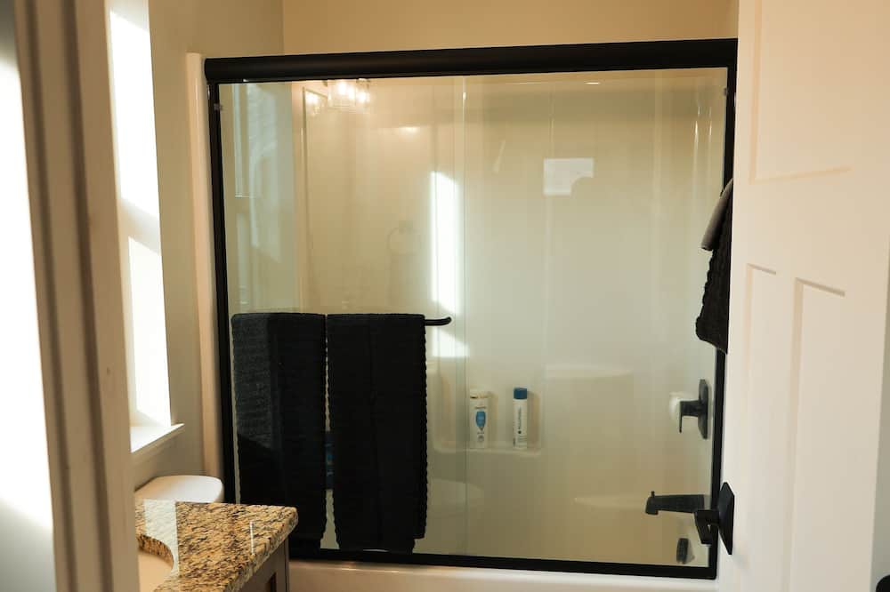 Photo of Bathroom in Glen