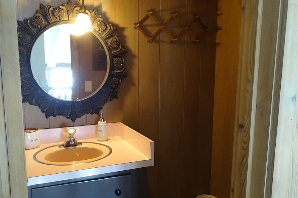 Photo of Bathroom in Brutus