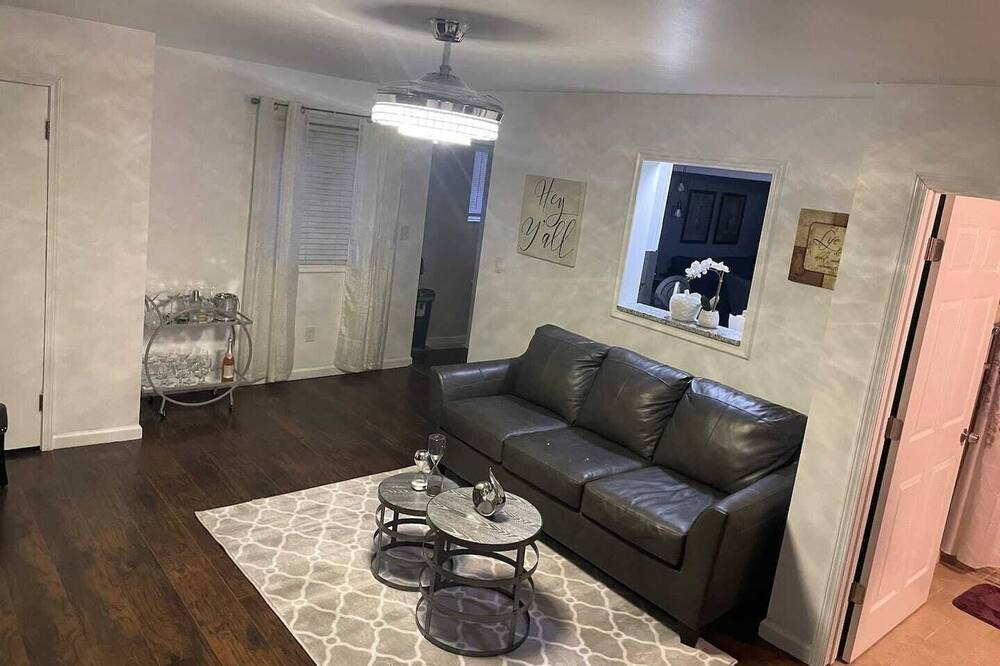 Photo of Livingroom in Eastpointe