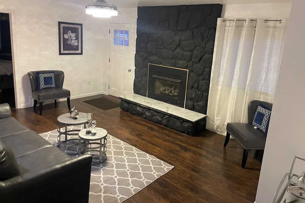 Photo of Livingroom in Eastpointe