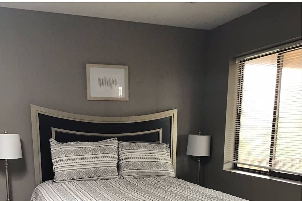 Photo of Bedroom in West Bluff