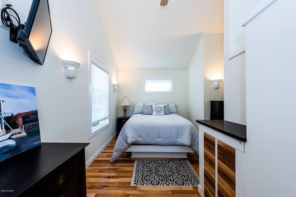 Photo of Bedroom in Paw Paw Lake