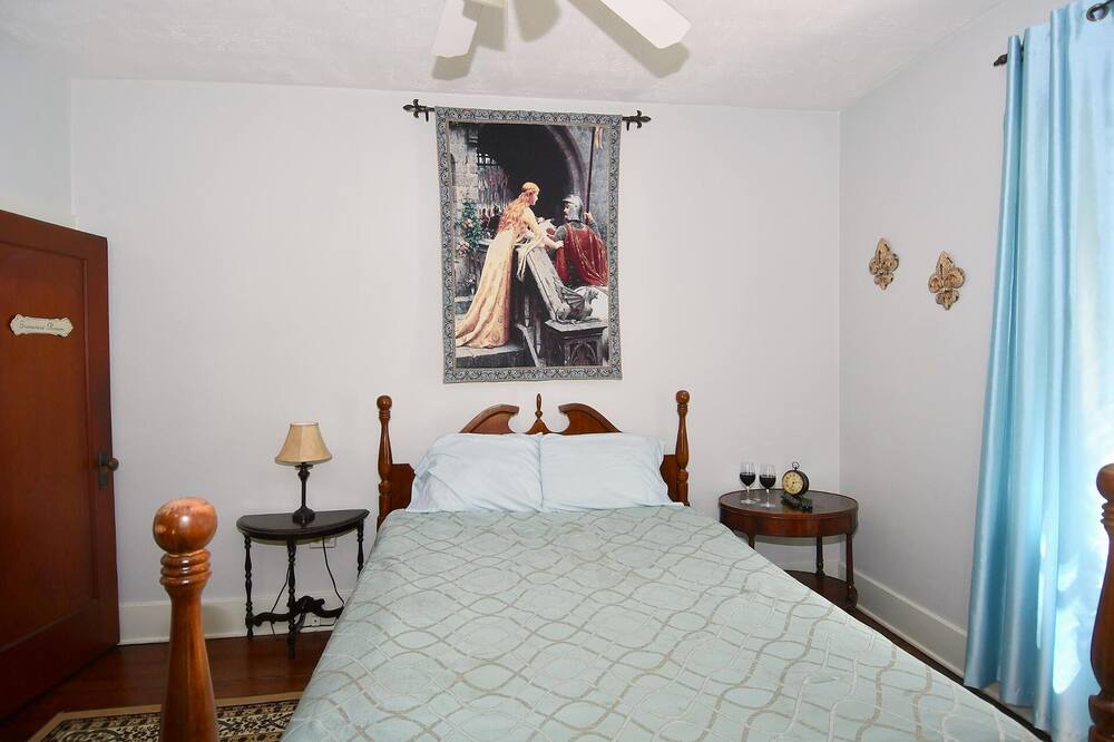 Photo of Bedroom in Berkeley Springs