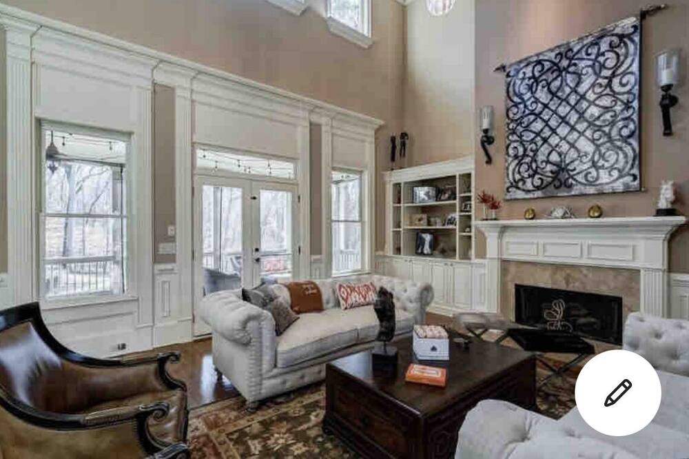 Photo of Livingroom in Roswell