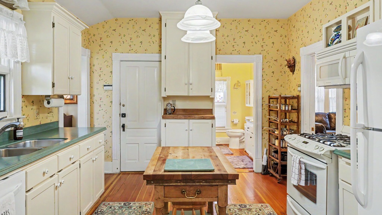 Photo of Kitchen in Siskiyou-Hargadine Historic District