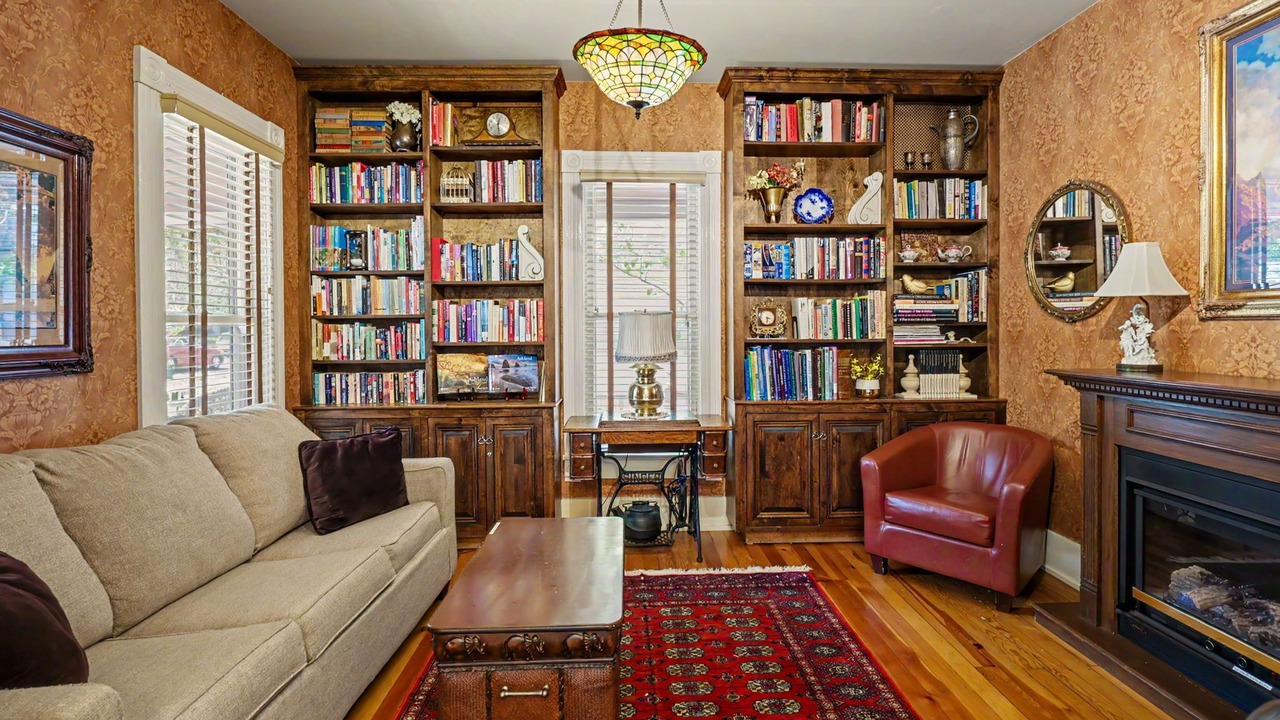 Photo of Livingroom in Siskiyou-Hargadine Historic District