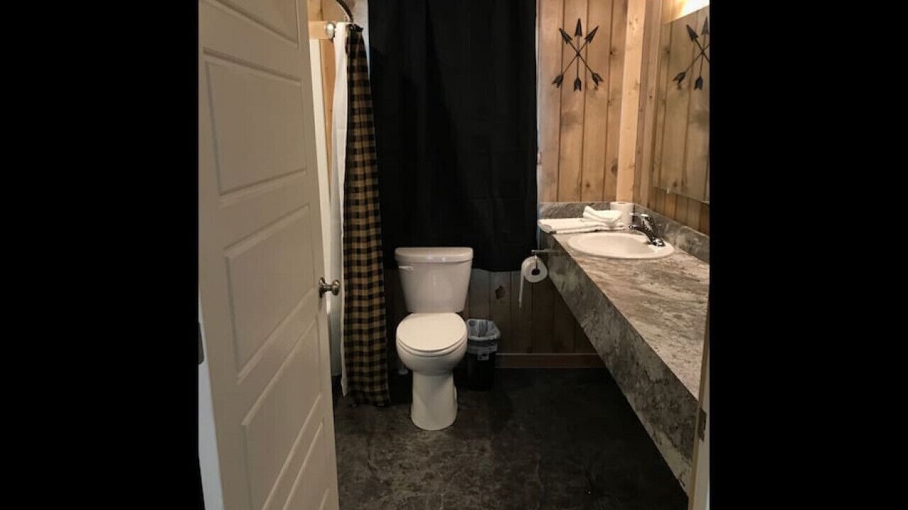Photo of Bathroom in Island Park