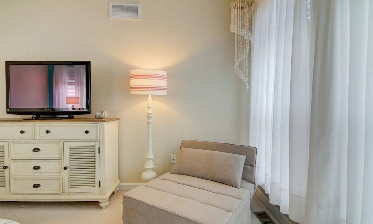 Photo of Livingroom in Swann Cove