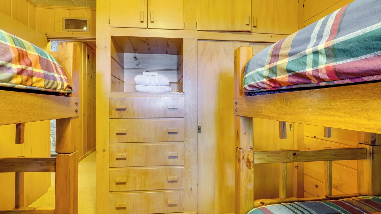 Photo of Bedroom in Central Lake