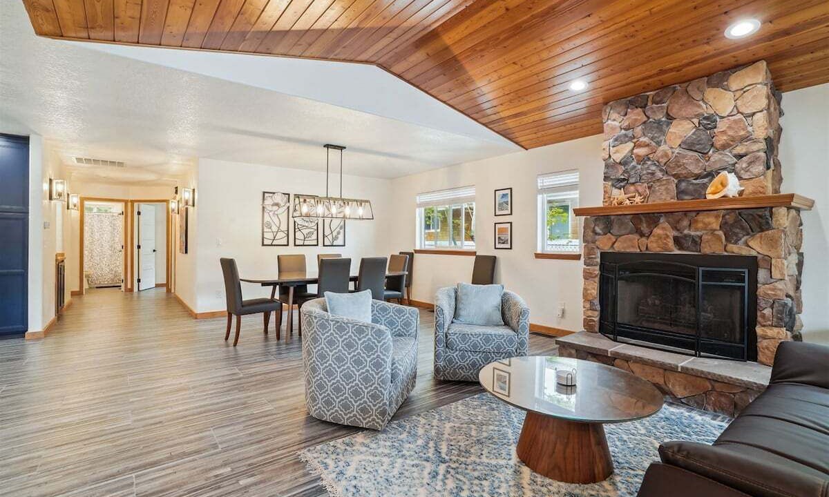 Photo of Bedroom in Downtown Cannon Beach