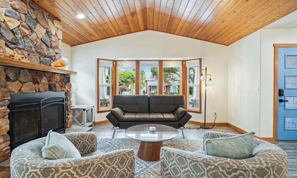 Photo of Bedroom in Downtown Cannon Beach