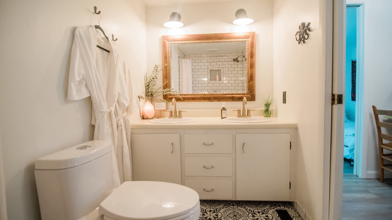 Photo of Bathroom in Central Lake