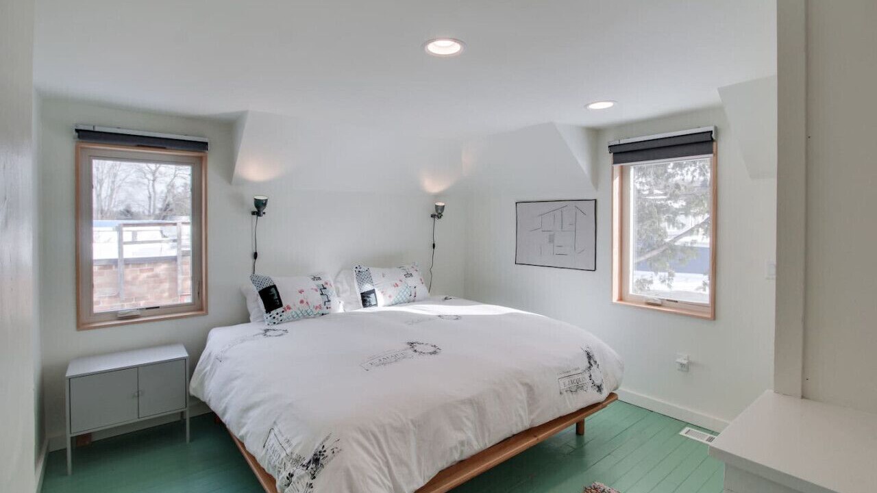 Photo of Bedroom in Maple City
