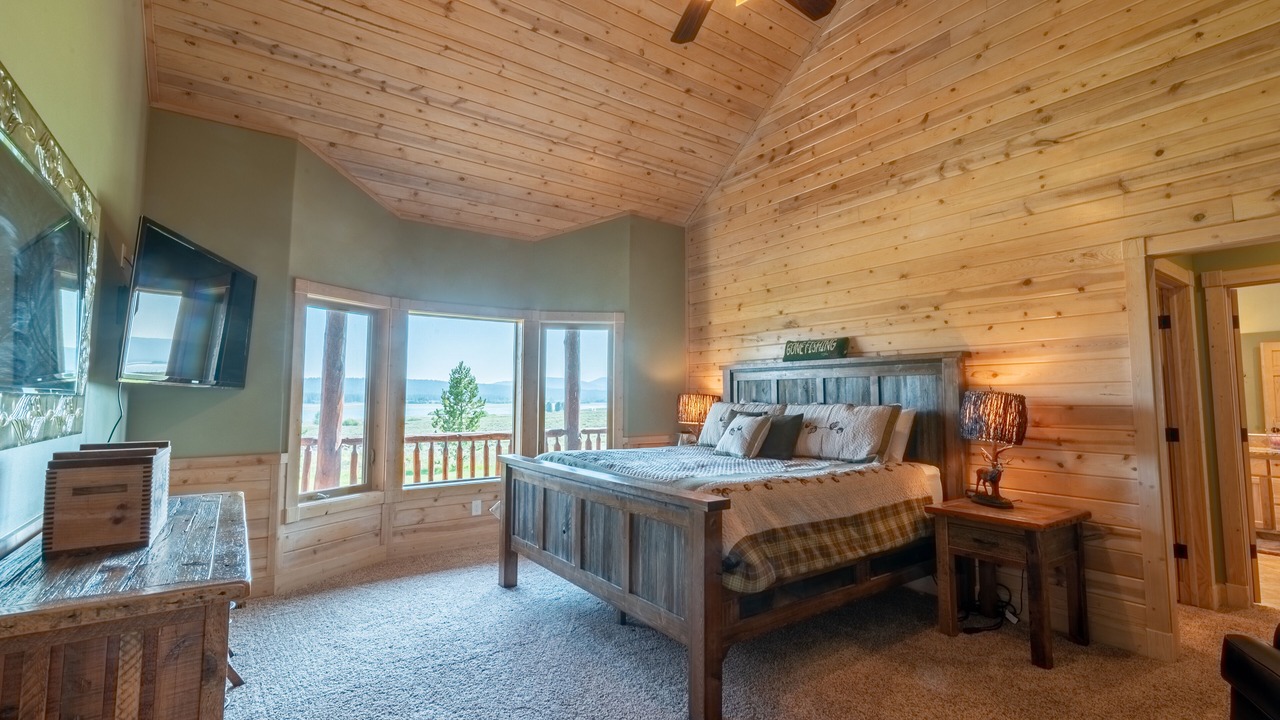 Photo of Bedroom in Island Park