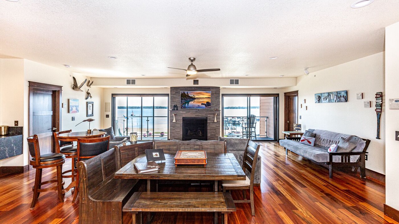 Photo of Livingroom in Detroit Lakes