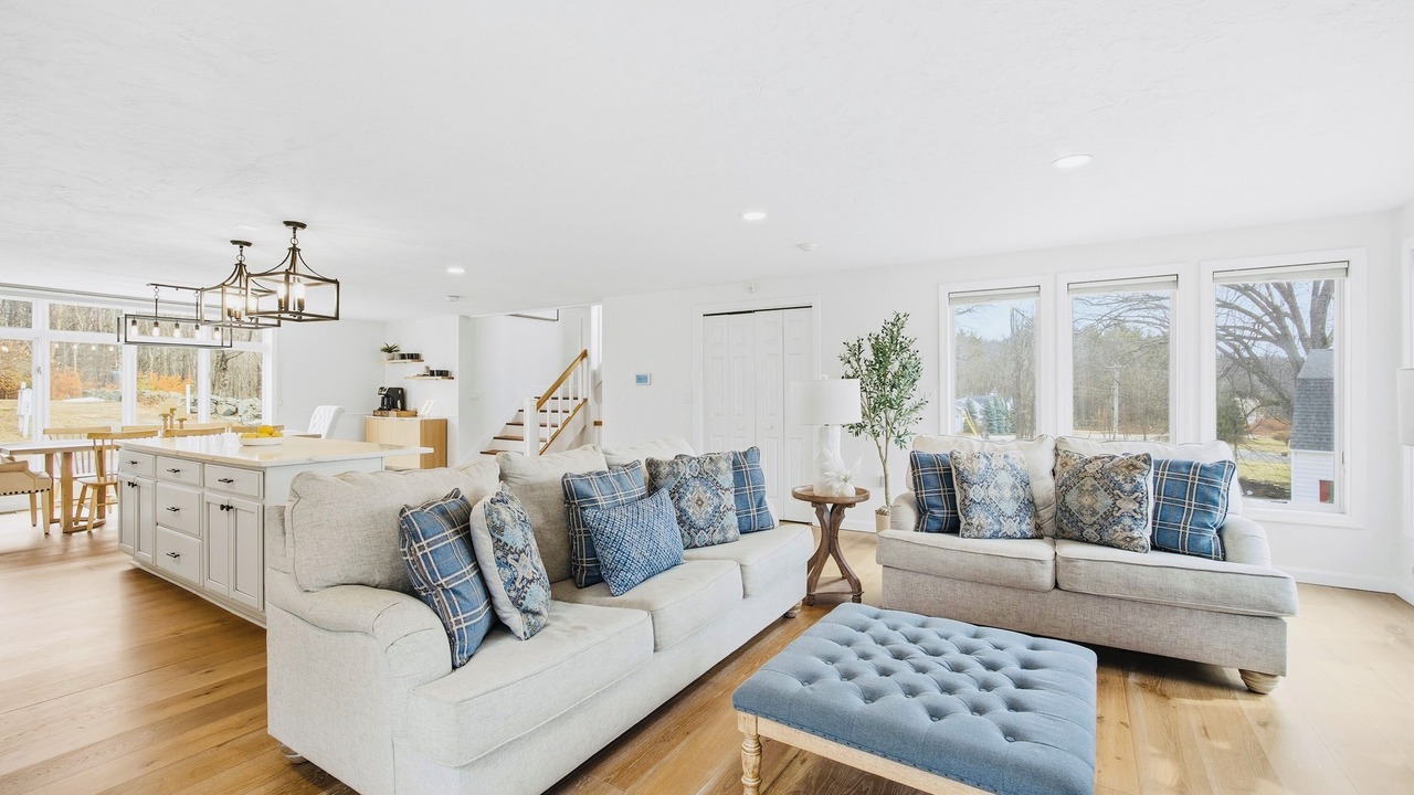 Photo of Livingroom in Meredith