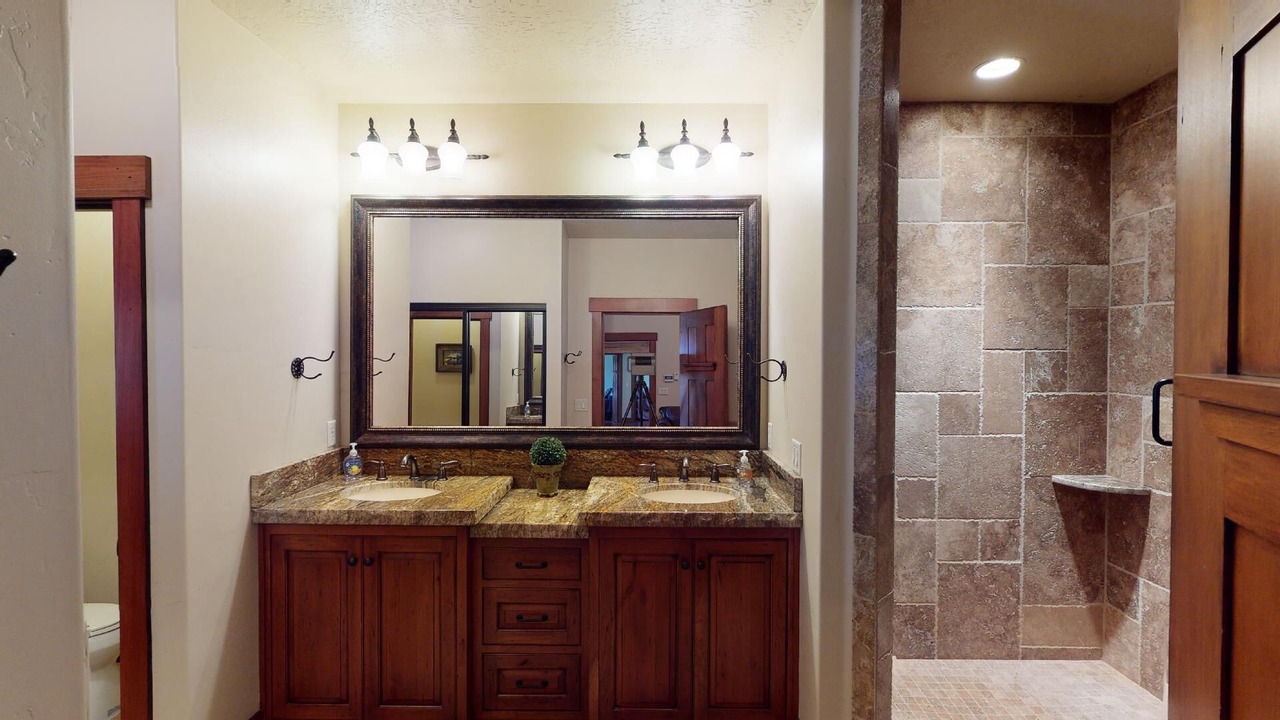 Photo of Bathroom in Island Park