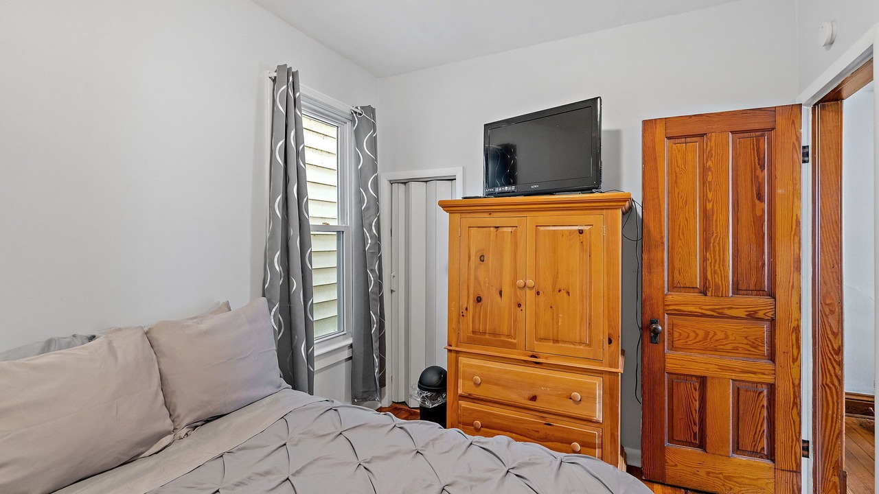 Photo of Bedroom in Village of Waterford