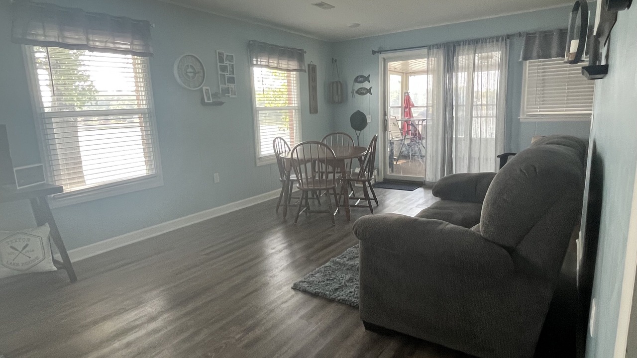 Photo of Livingroom in Delton