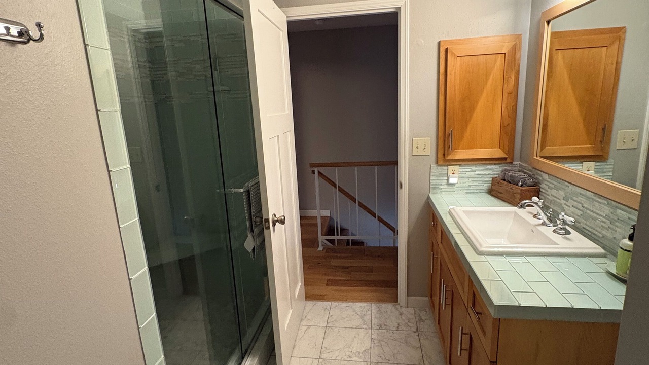 Photo of Bathroom in Siskiyou-Hargadine Historic District
