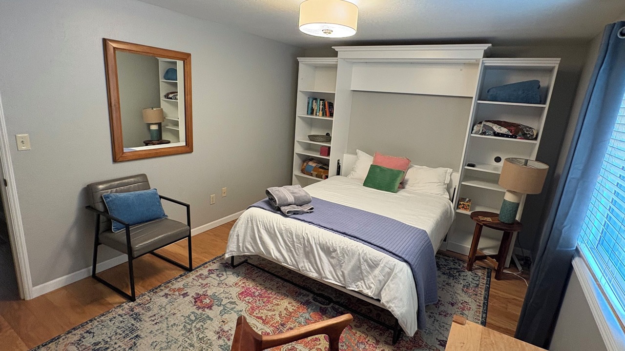 Photo of Bedroom in Siskiyou-Hargadine Historic District
